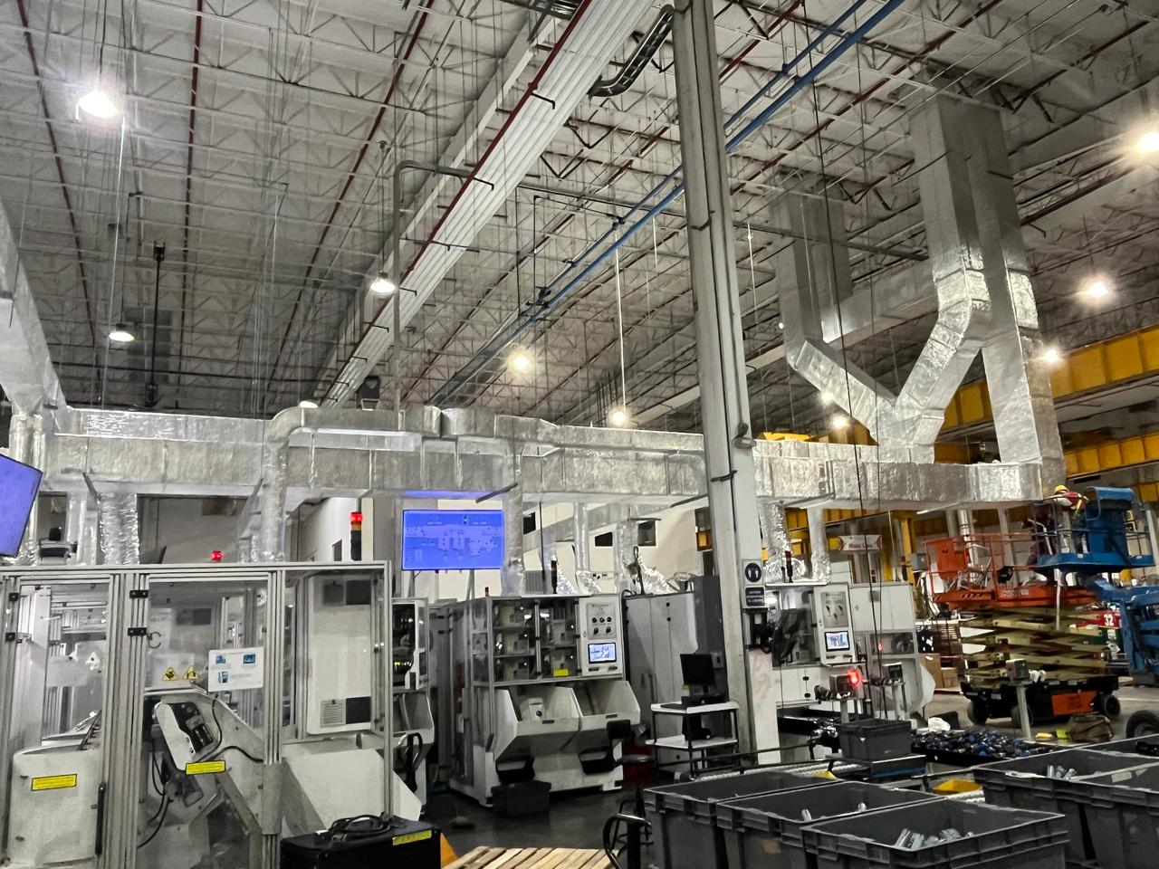 Instalación de ductería y recubrimientos en nave industrial